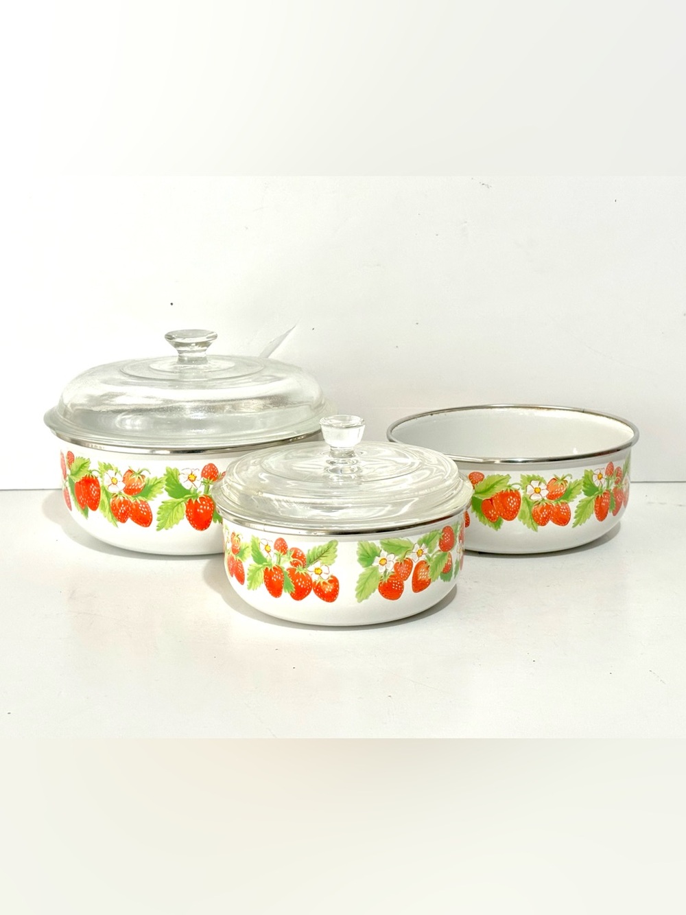 Vintage Kobe Kitchen Metal Enamel Strawberry Nesting Bowls Retro Enamelware